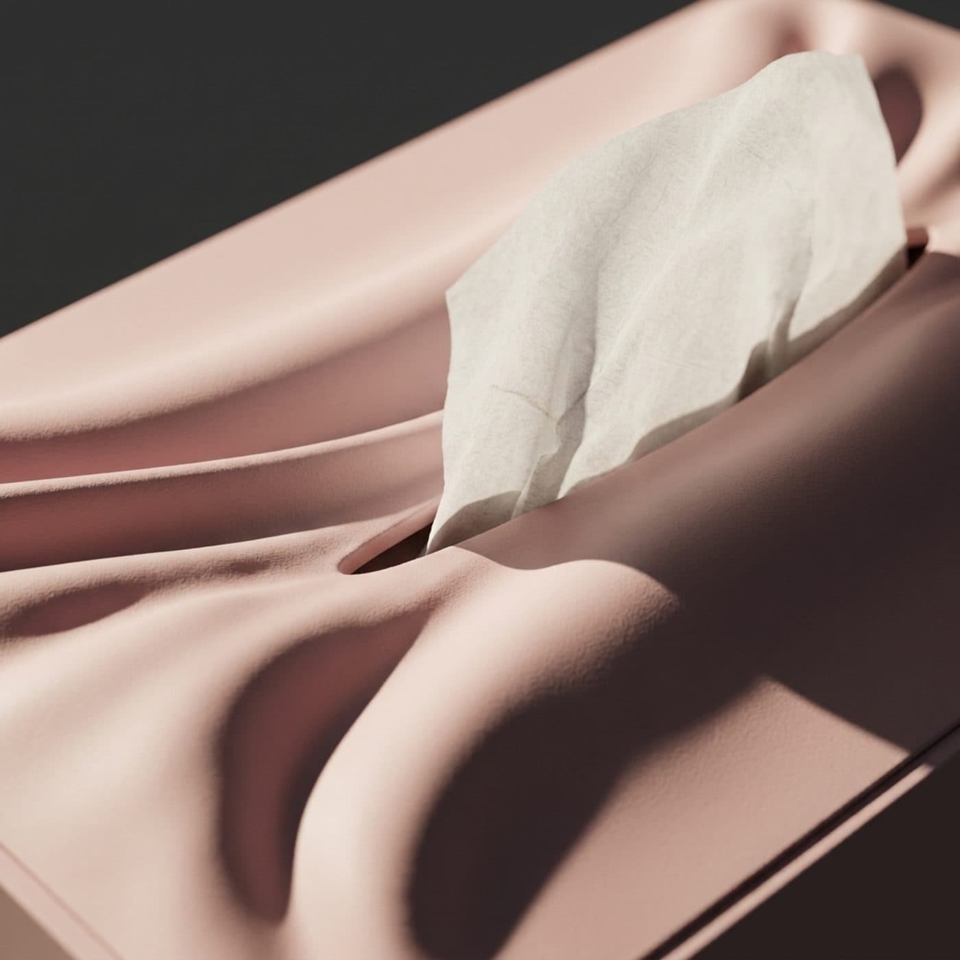 Détail du drapé de la boîte à mouchoirs Après, la surface lisse et ses plis, sur fond sombre