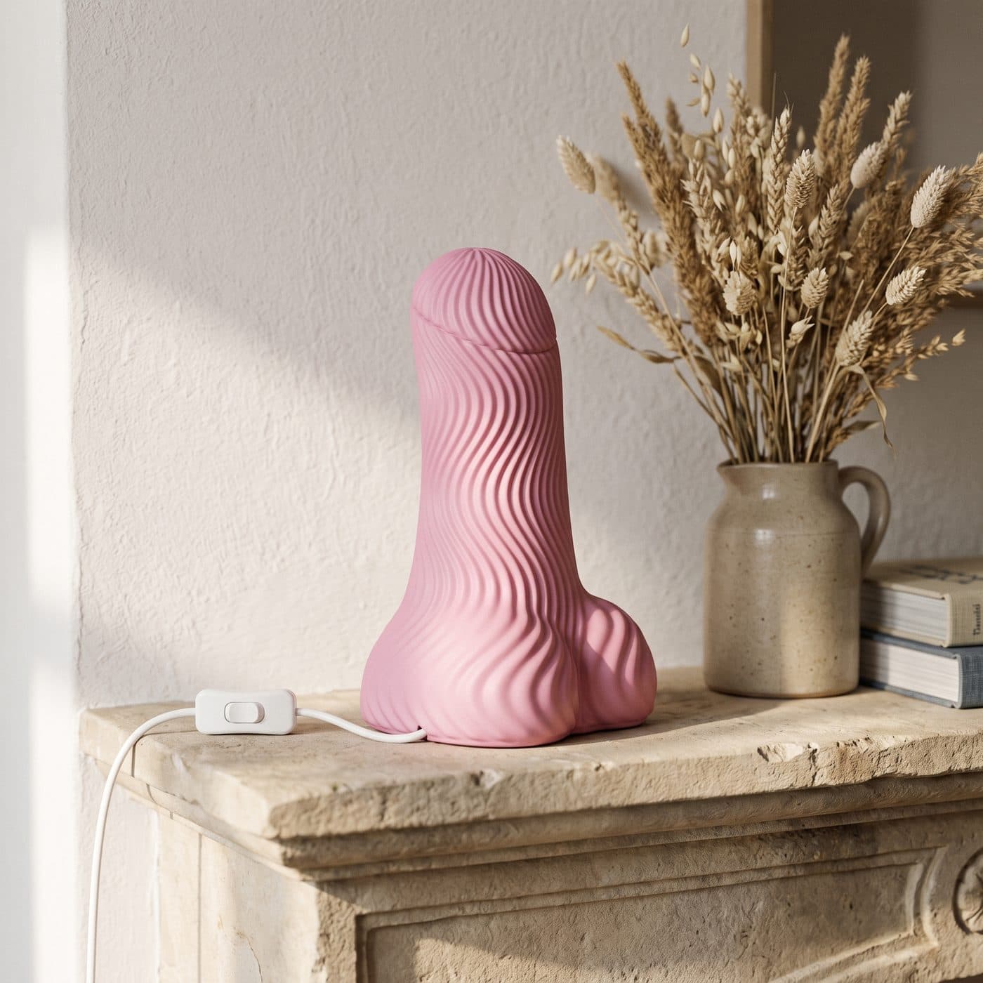 Lampe Semence by OSER rose sakura éteinte sur une cheminée en pierre, herbes séchées et livres anciens